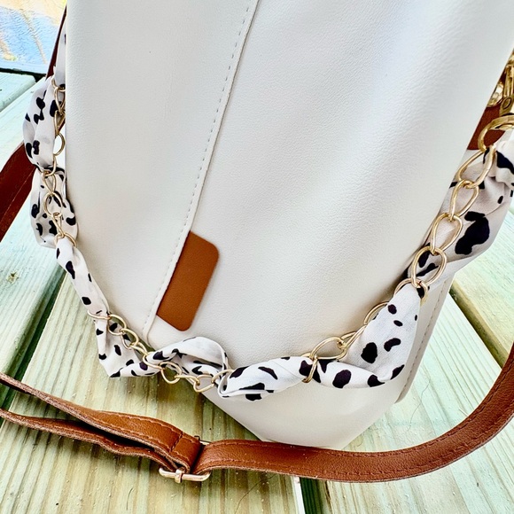 Fashionable White and Brown PU Leather Women's Shoulder Bag NWOT - Picture 5 of 6